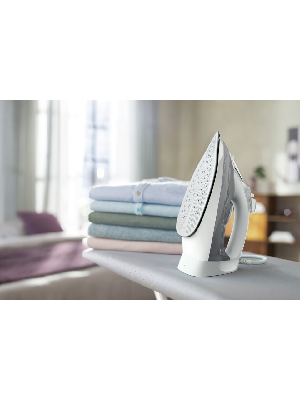 resimler/genel/Philips 5000 Serisi Buharlı Ütü, 2400W, 160 g Şok Buhar, SteamGlide Plus Taban, Dikey Buhar Püskürtme, DST501010