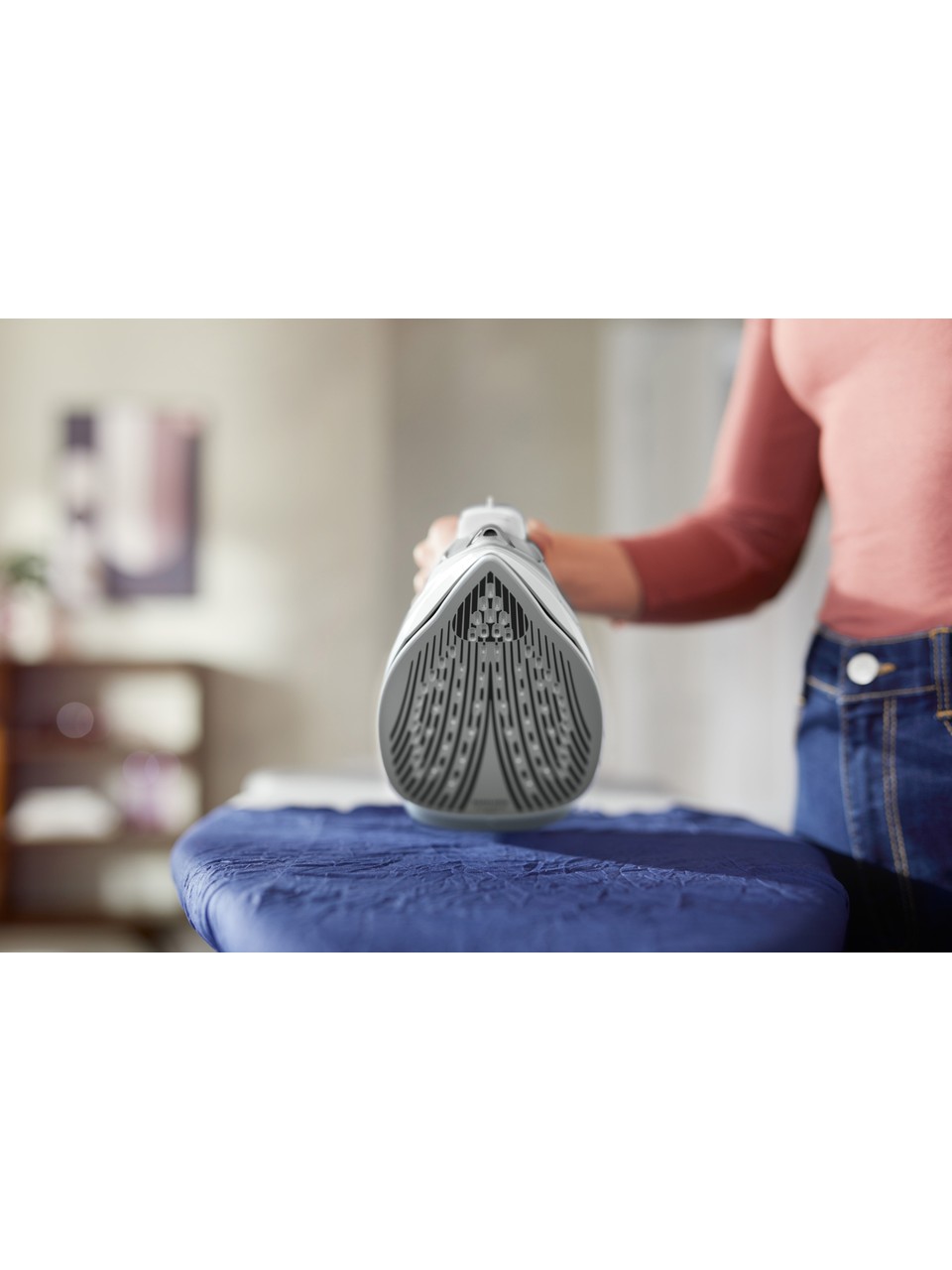 resimler/genel/Philips 5000 Serisi Buharlı Ütü, 2400W, 160 g Şok Buhar, SteamGlide Plus Taban, Dikey Buhar Püskürtme, DST501010